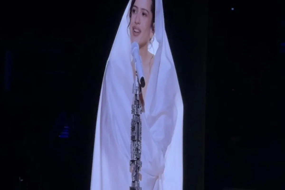 El último concierto de Rosalía en Madrid, en poco más de un minuto: "Gracias por no dejarme caer"