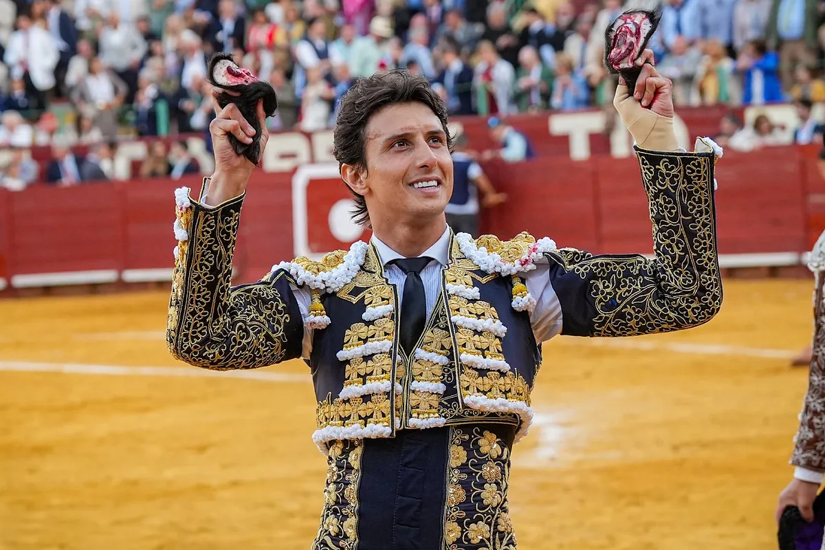 Roca Rey reaparece intacto y en tromba; Morante de la Puebla, con la suerte negada en Jerez