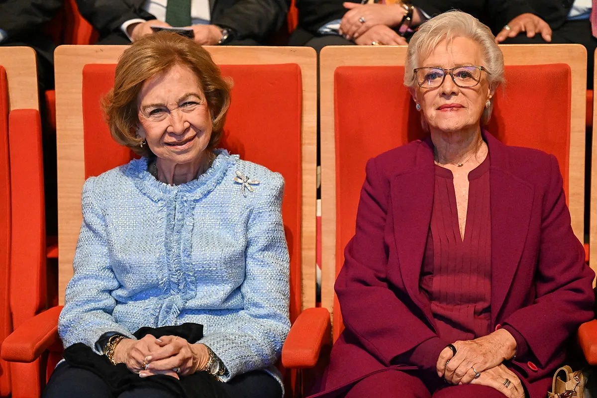 Segunda esposa de Husein de Jordania y madre del rey Abdalá, hija de un militar británico y muy cercana a la Reina Sofía: así es la discreta princesa Muna