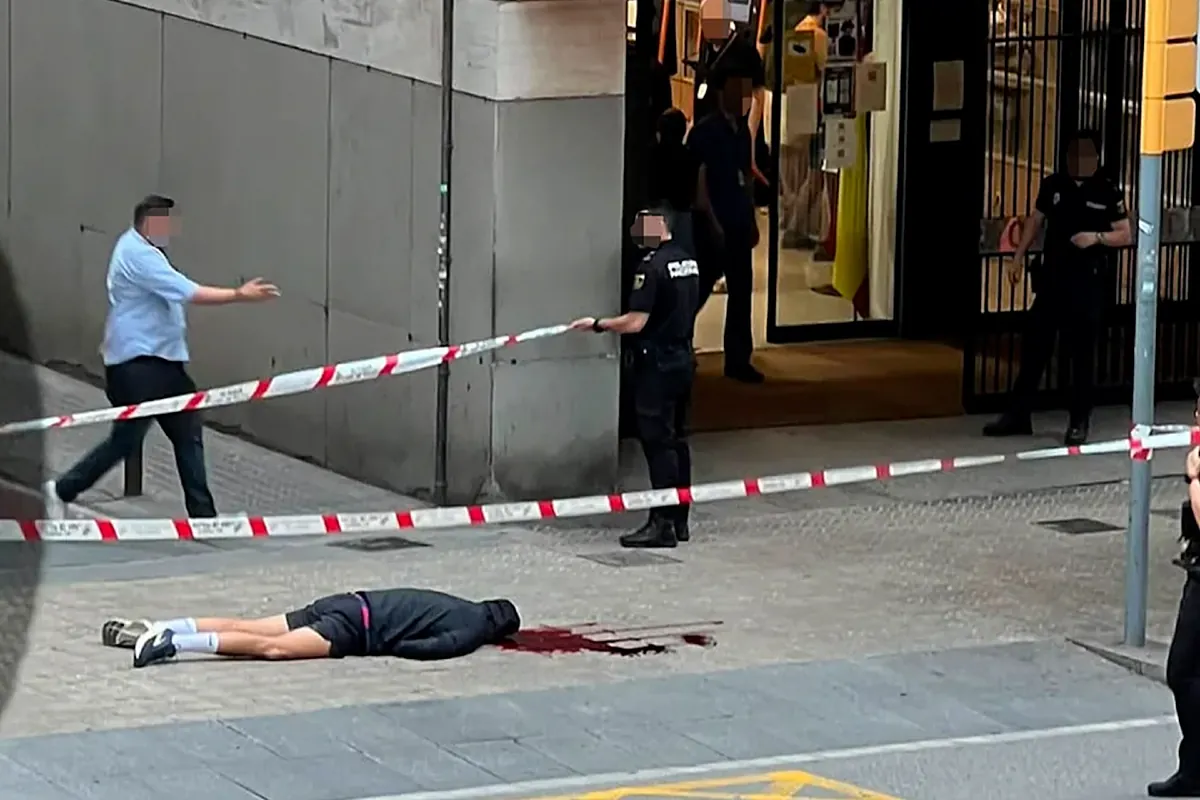 Asesinado a quemarropa con un tiro en la cabeza y a plena luz del día en Barcelona