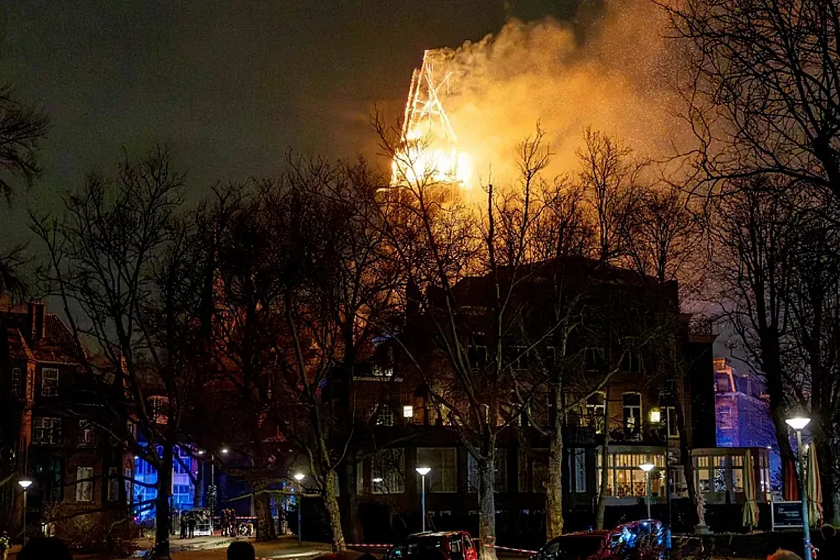 Un incendio devasta una iglesia en Ámsterdam durante la Nochevieja