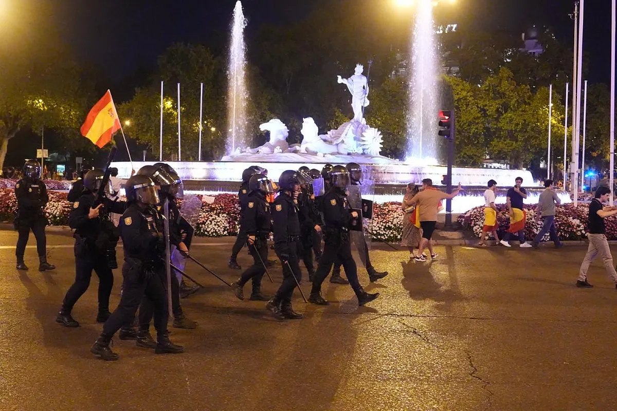 Cuatro personas detenidas y cuatro policías heridos en la concentración frente al Congreso
