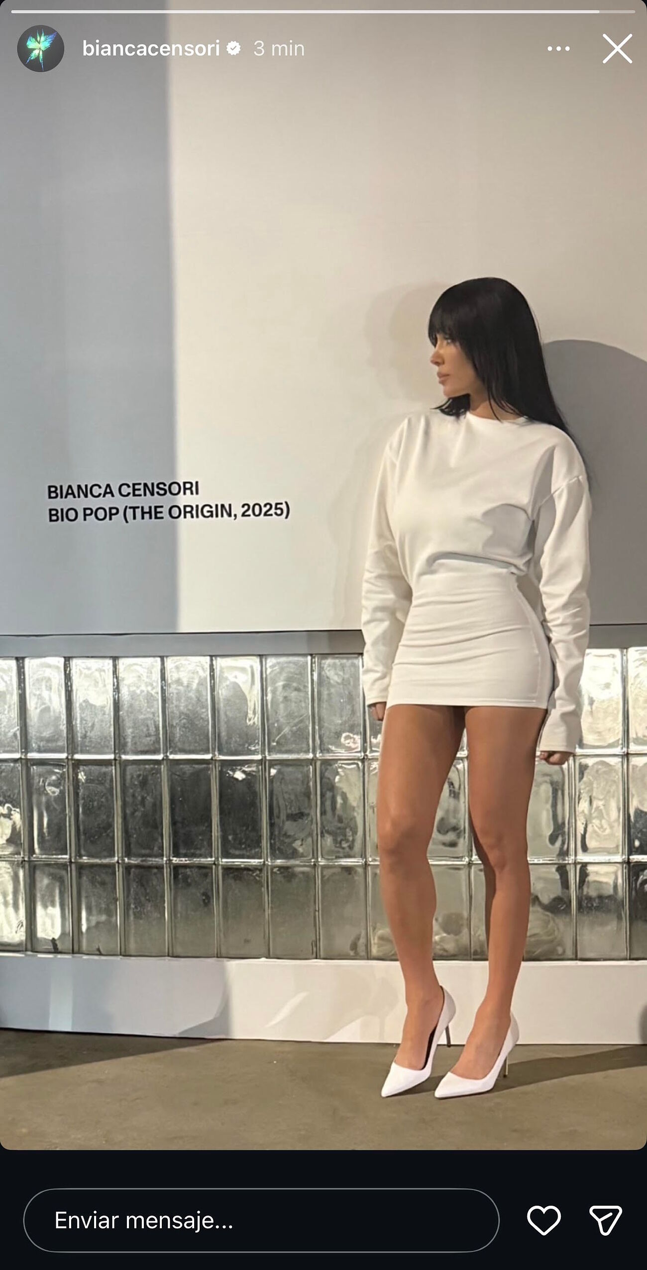 El mini vestido de Bianca Censori para anunciar el lanzamiento de su ...
