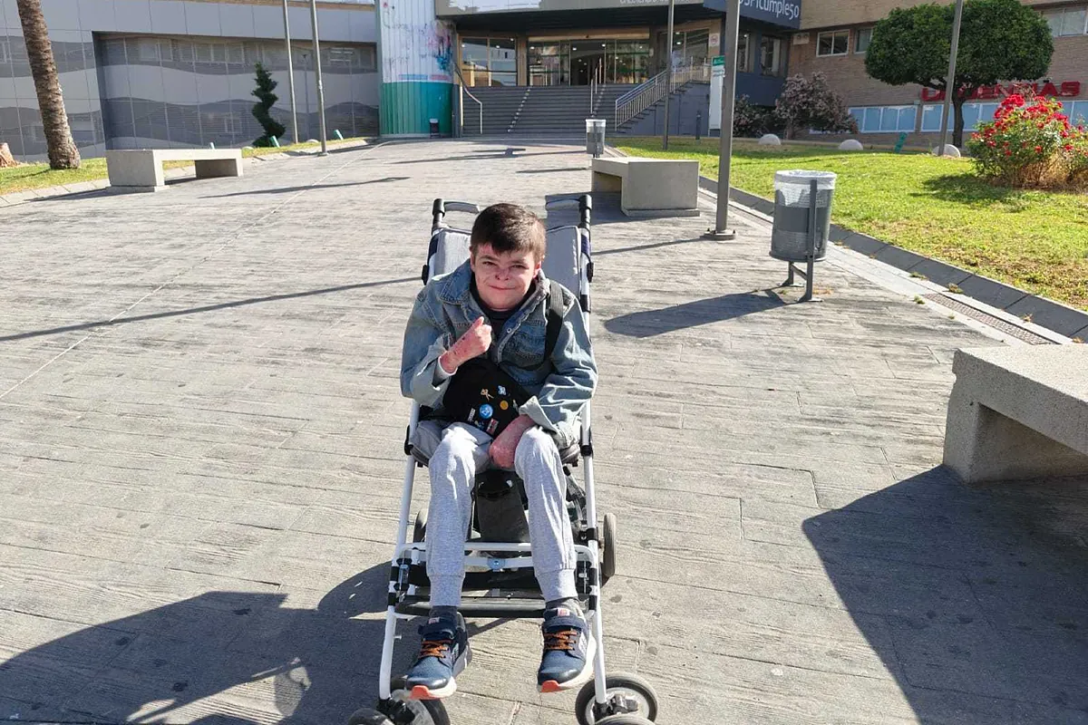 Leo y Adrián, dos andaluces que son los primeros españoles en beneficiarse de la terapia génica contra los efectos de la 'piel de mariposa'