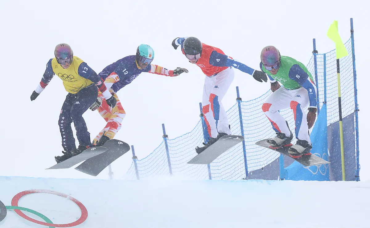 Una maniobra ilegal aparta a Lucas Eguibar de la lucha por las medallas en el snowboard cross: "Creo que le he insultado"