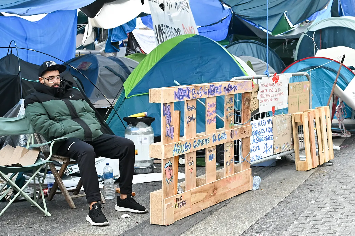 La protesta de Sol se convierte en un gigante sin músculo político: «Después de unas semanas se nota el deterioro, porque la acampada es agotadora», reconocen