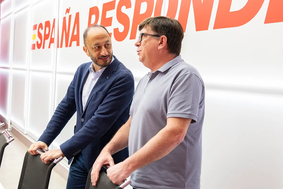 La juez ve indicios de que Paco Salazar, el ex asesor de Pedro Sánchez, fue enchufado en el Ayuntamiento de Dos Hermanas, pero el delito ha prescrito