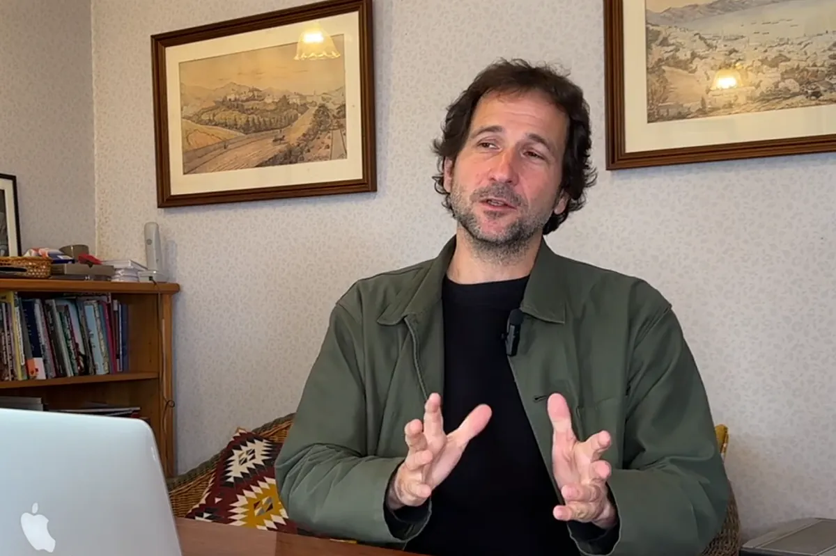 Un escritor francés encuentra en internet un libro generado con IA y firmado con su nombre