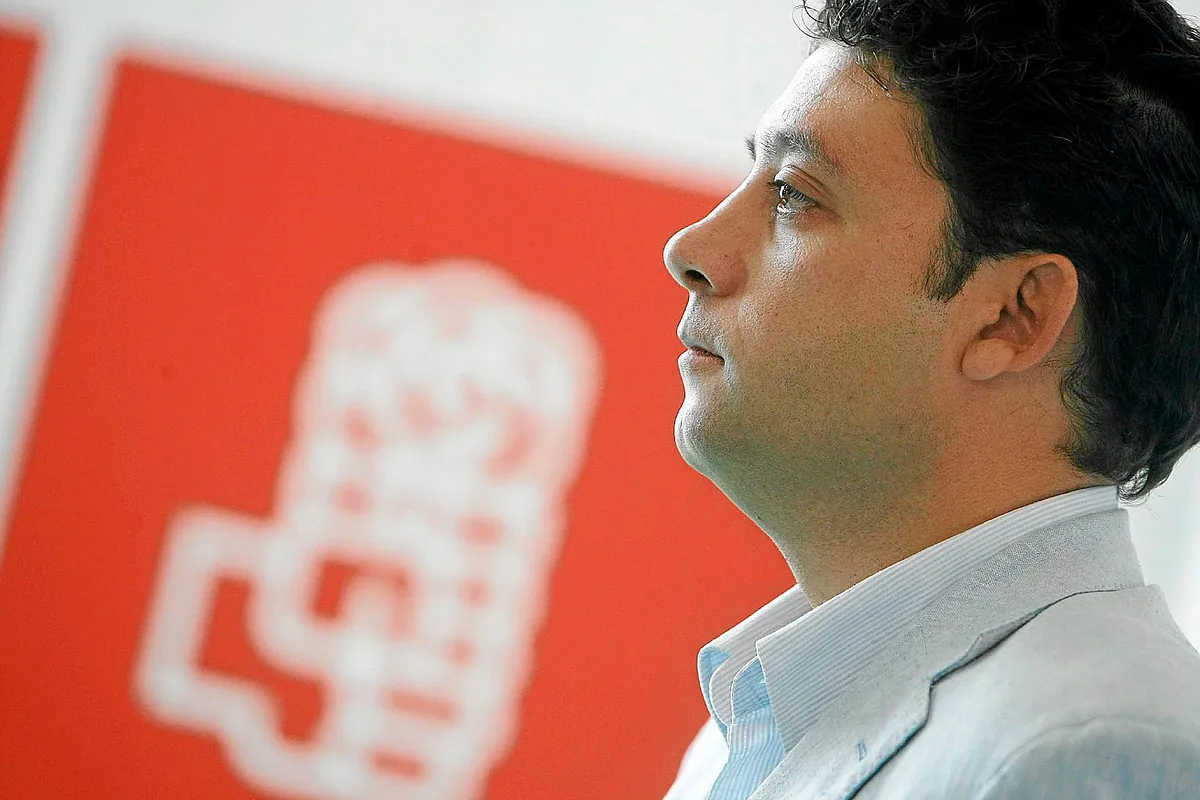 El procesamiento del ex 'número 2' del PSOE de Andalucía conecta la trama con el Gobierno autonómico y el partido