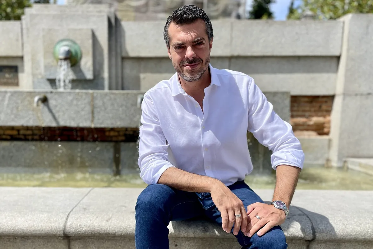 Joaquín Pérez Azaústre convierte la distancia geográfica con su hijo en emocionada poesía