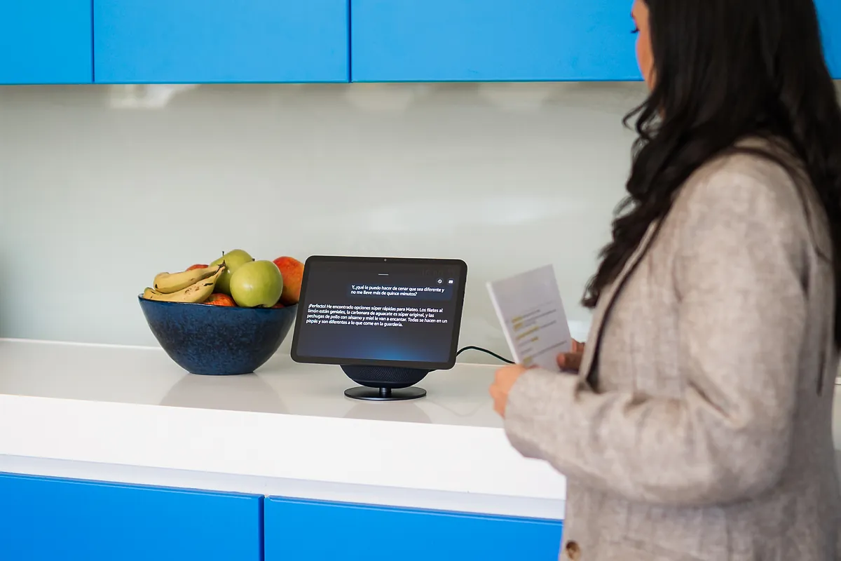 Amazon reinventa Alexa: ahora prepara el café, hace la compra y lee los titulares de EL MUNDO
