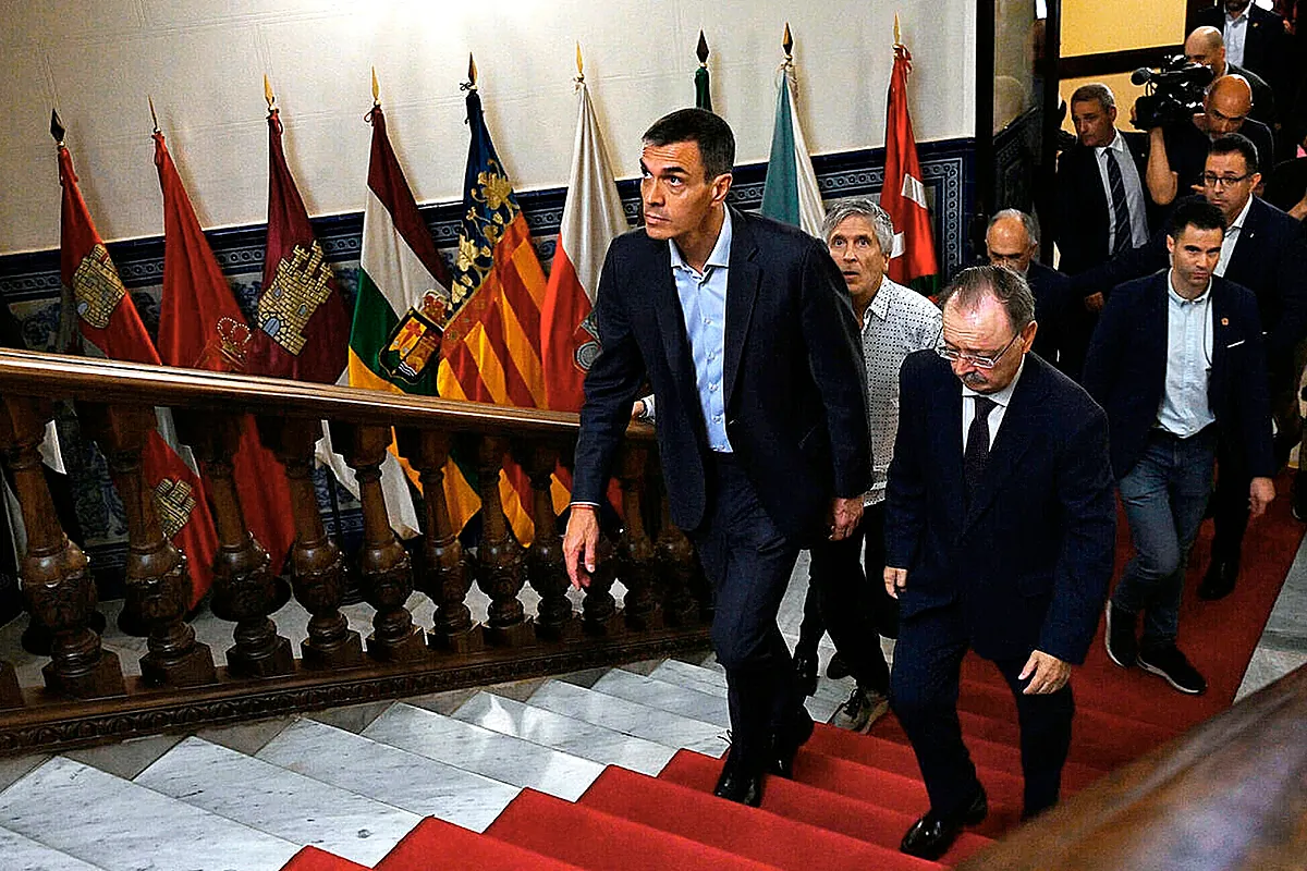 Sánchez prometió a Vivas que Marlaska se quedaría en Ceuta hasta "normalizar" la situación y se marchó en 24 horas