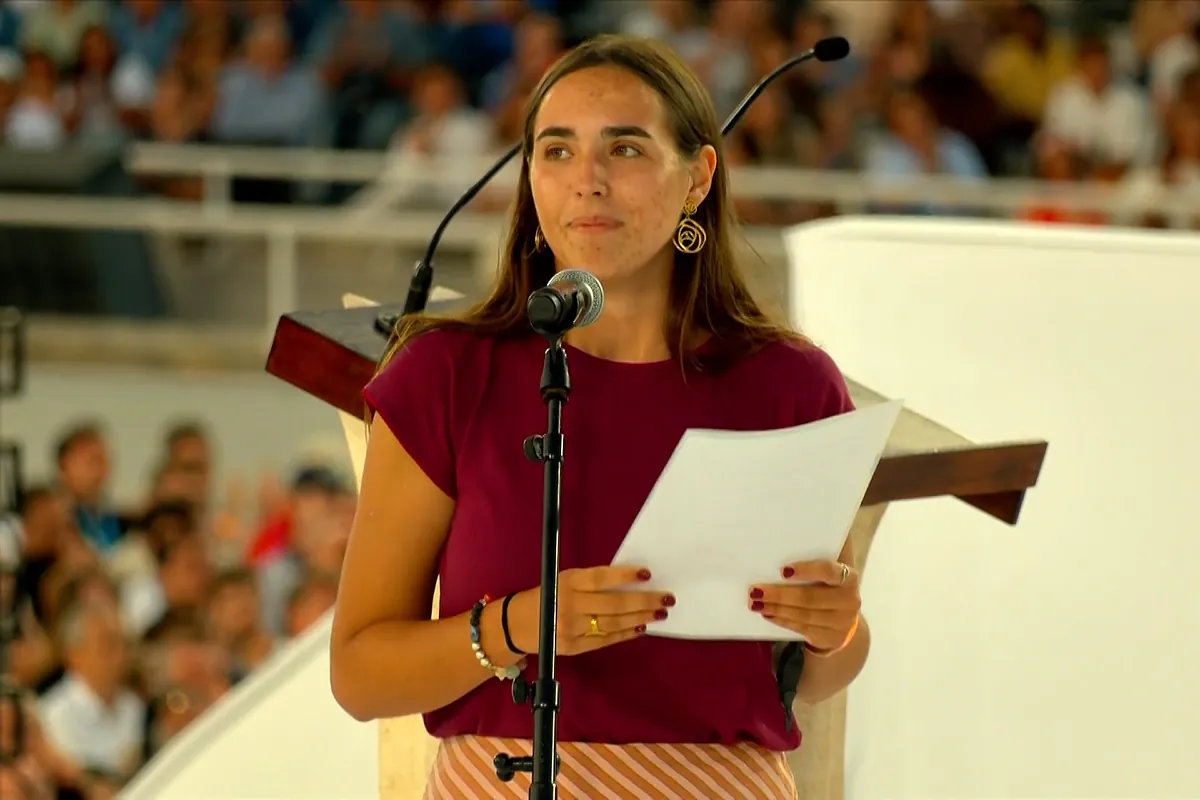 El duro testimonio de una joven durante la vigilia del Papa en Barcelona: "¿Cómo puedo perdonar a mi padre?"