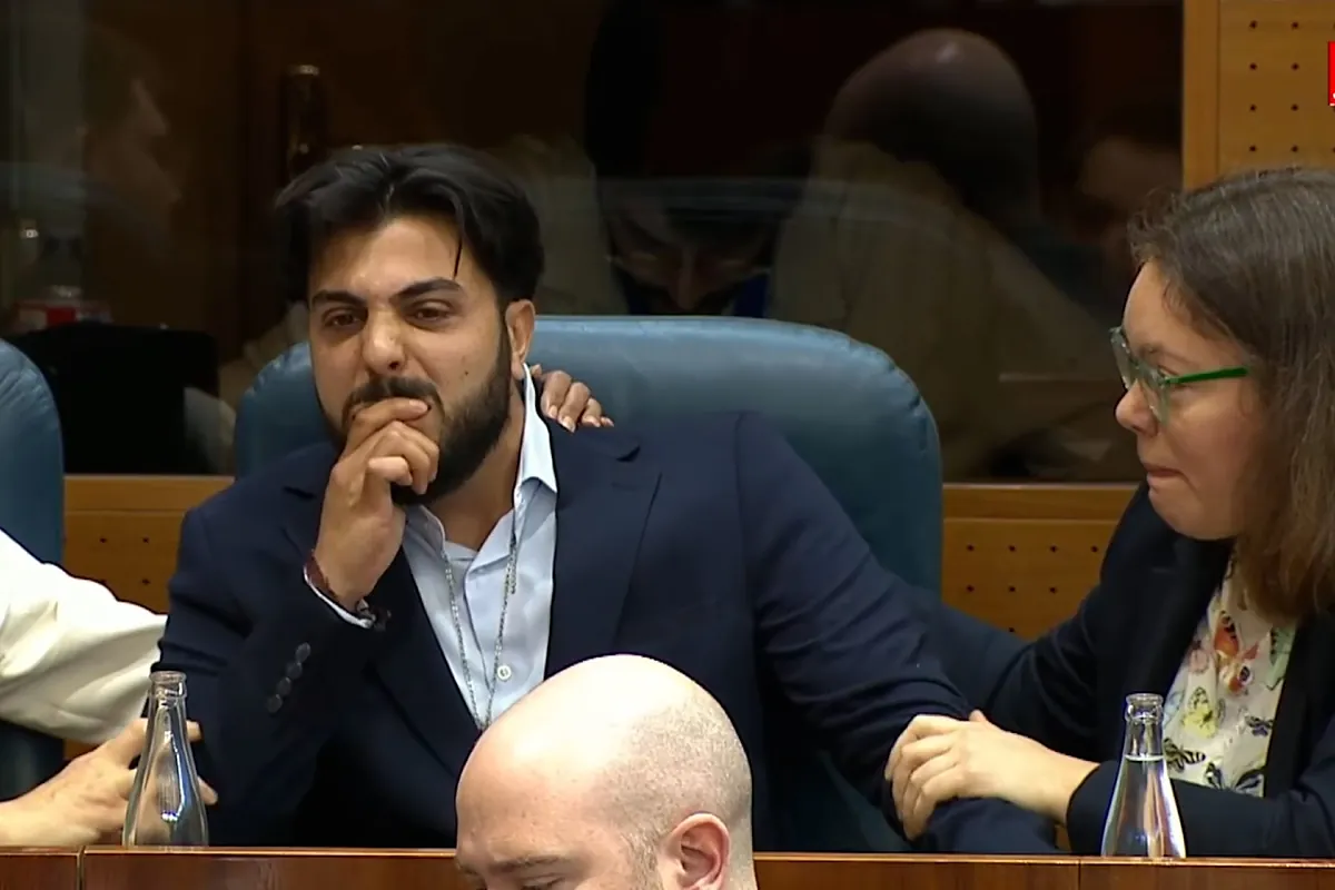 La aplaudida denuncia entre lágrimas de un diputado gitano sobre los tanatorios de Madrid: "¡Una hora de discusión, una hora de humillación!"