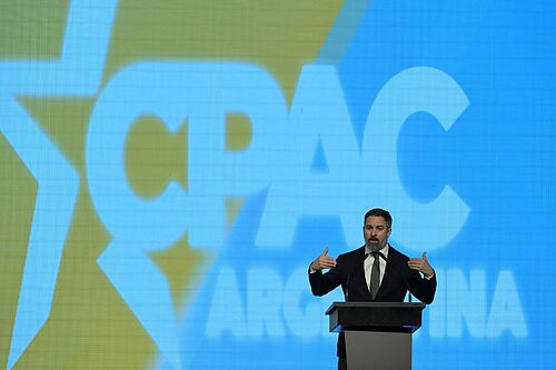 Abascal, por tercera vez en un a�o en Buenos Aires y en el pico de euforia de Milei: "Decimos no a la inmigraci�n masiva que destruye nuestras ciudades"