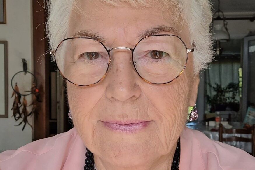 Esposada a los 86 años: el amargo final de la 'love story' de la viuda francesa de un estadounidense detenida por el ICE