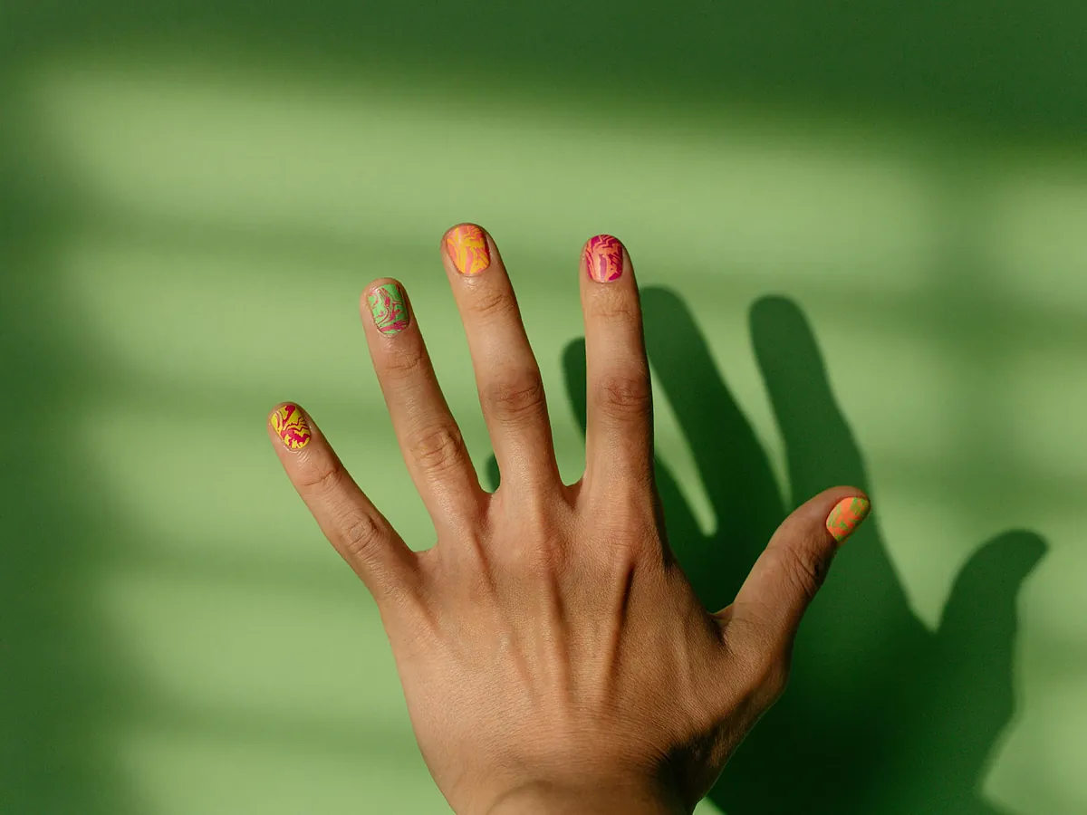 El verde wasabi es el color de uñas de moda en 2026: 11 diseños estilosos y elegantes que lo demuestran