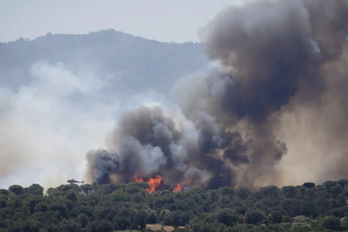 Los vecinos de varias poblaciones de Girona, confinados por el incendio iniciado en La Bisbal d'Empordà