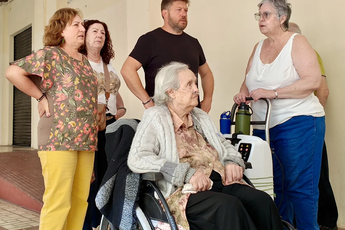 Desahucian a una anciana de 95 años y a su familia en Málaga: "Estamos desesperados"