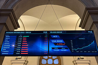 El Ibex cierra con un alza del 2,5% y lidera la sesi�n europea con la protecci�n de Bruselas frente a Trump