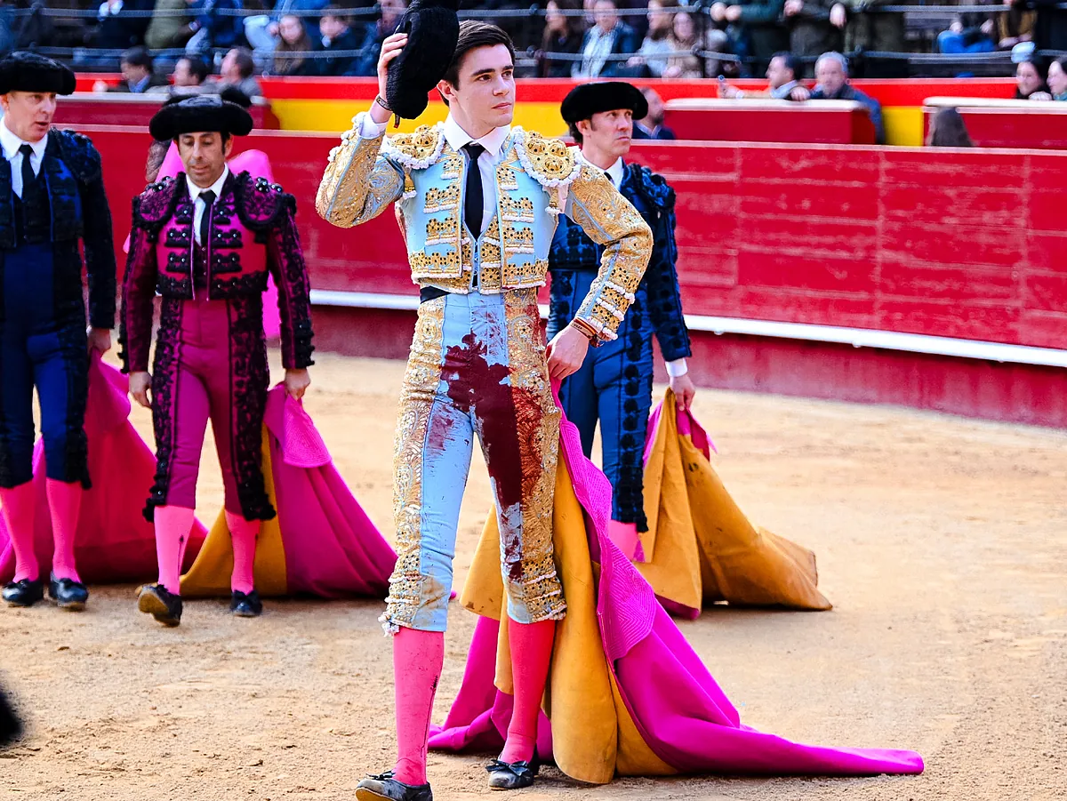 El catalán Mario Vilau, pura ambición en la novillada de Fallas