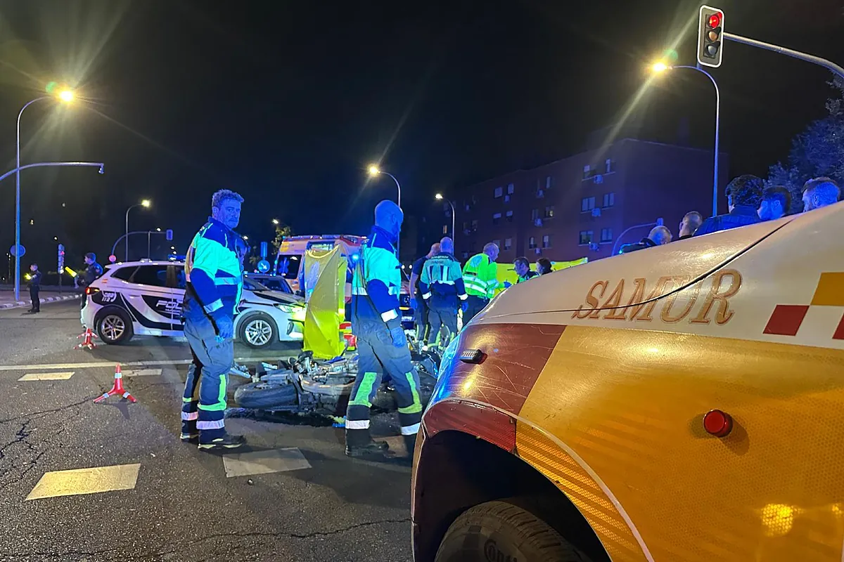 Muere un policía nacional de 47 años al colisionar su moto con un coche en la avenida de Los Poblados