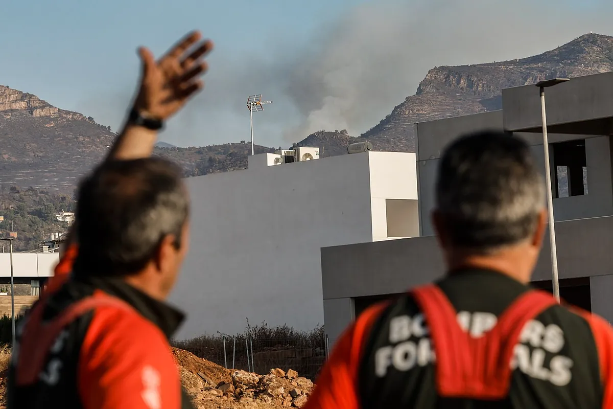 El incendio de la Vall d'Uixó (Castellón) avanza sin control y ya ha arrasado 10.000 hectáreas