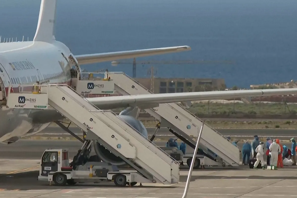 Los 14 pasajeros españoles del ‘MV Hondius’ ya están en avión que les llevará a Torrejón de Ardoz