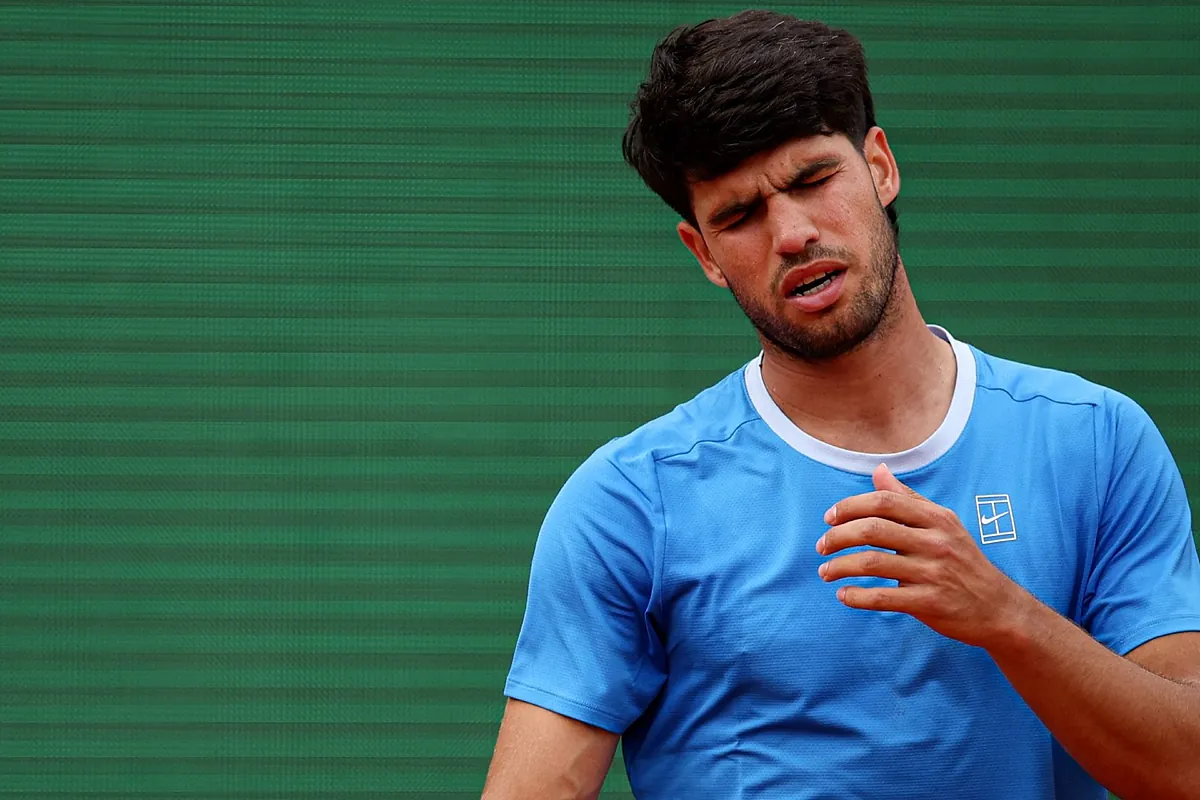 Carlos Alcaraz se retira de Roland Garros sin fecha de regreso por la lesión en su muñeca derecha
