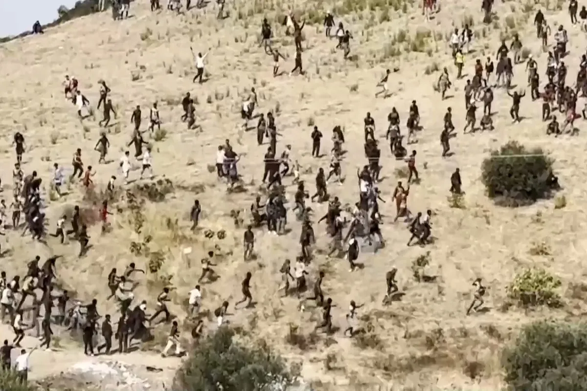 Marruecos asegura haber frustrado un intento de asalto de cientos de inmigrantes subsaharianos en Ceuta