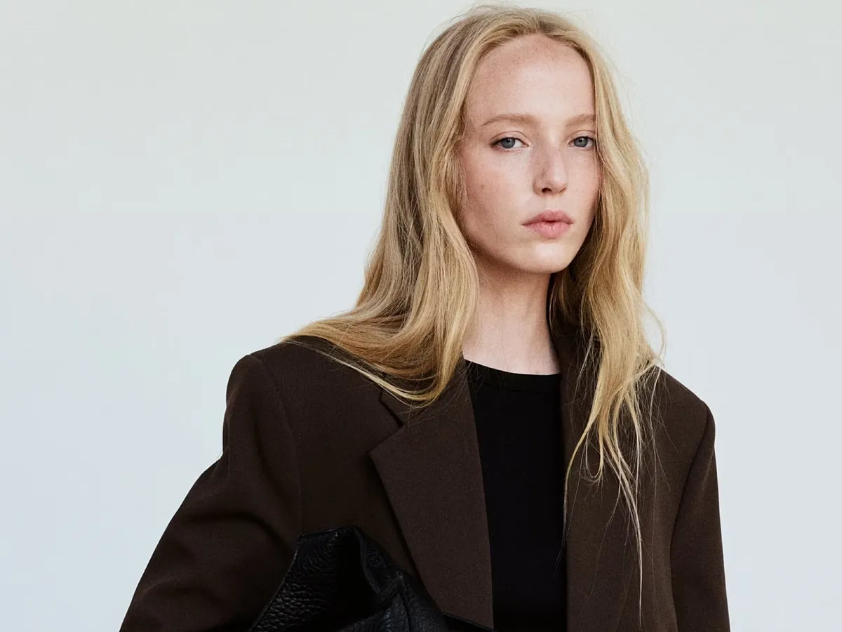 Nuevo en Mango: 5 prendas que podrás ponerte desde hoy mismo y que serán tus básicos imprescindibles hasta noviembre