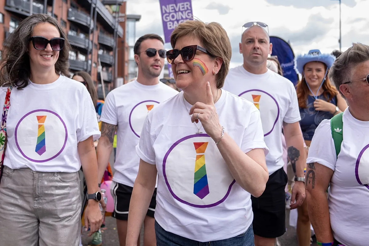 Nicola Sturgeon dice que no "sabía nada" de las maniobras de su ex marido tras entrar en prisión y está abierta a enamorarse de una mujer