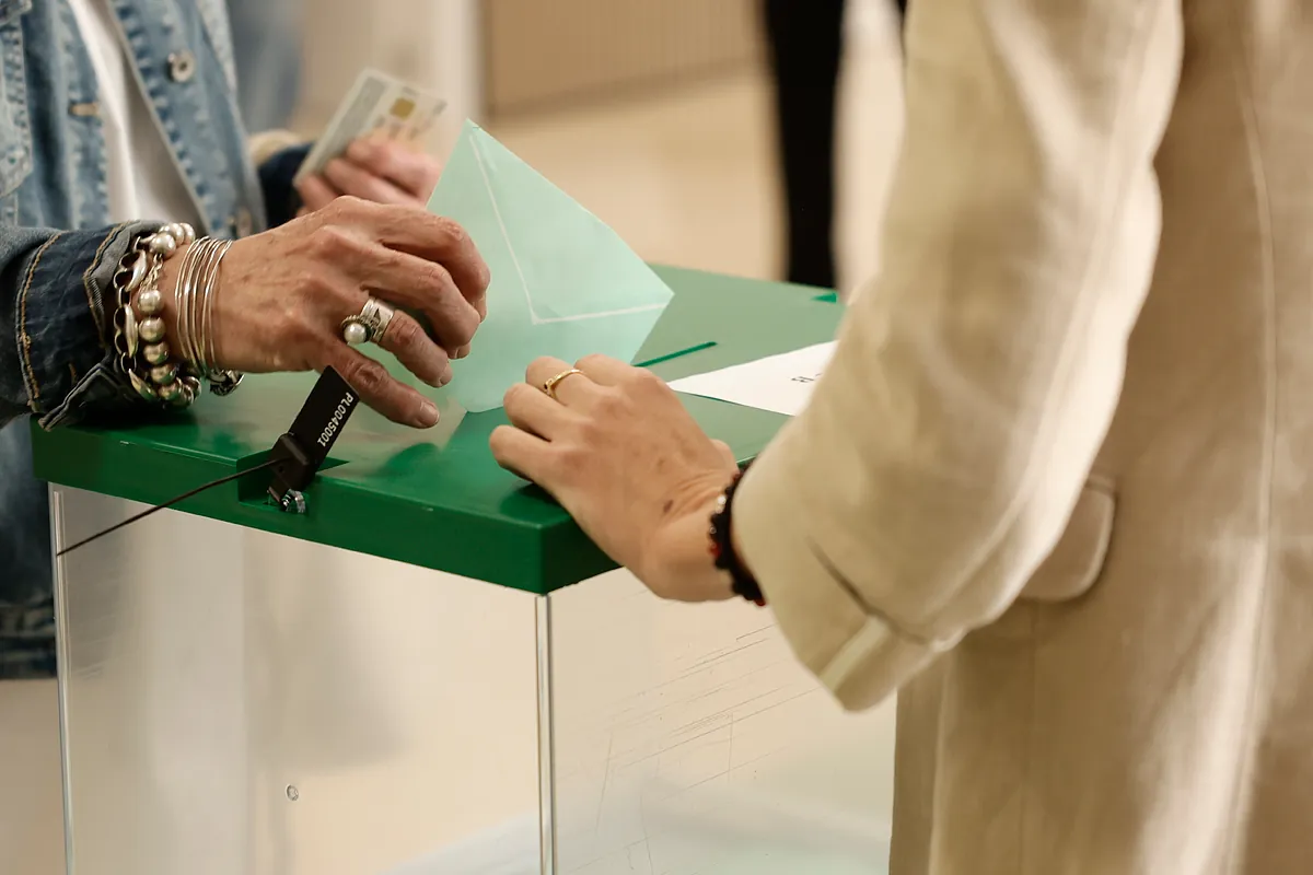 El PSOE gana las elecciones andaluzas del 17-M entre los residentes en el extranjero, pese a su debacle en los resultados globales