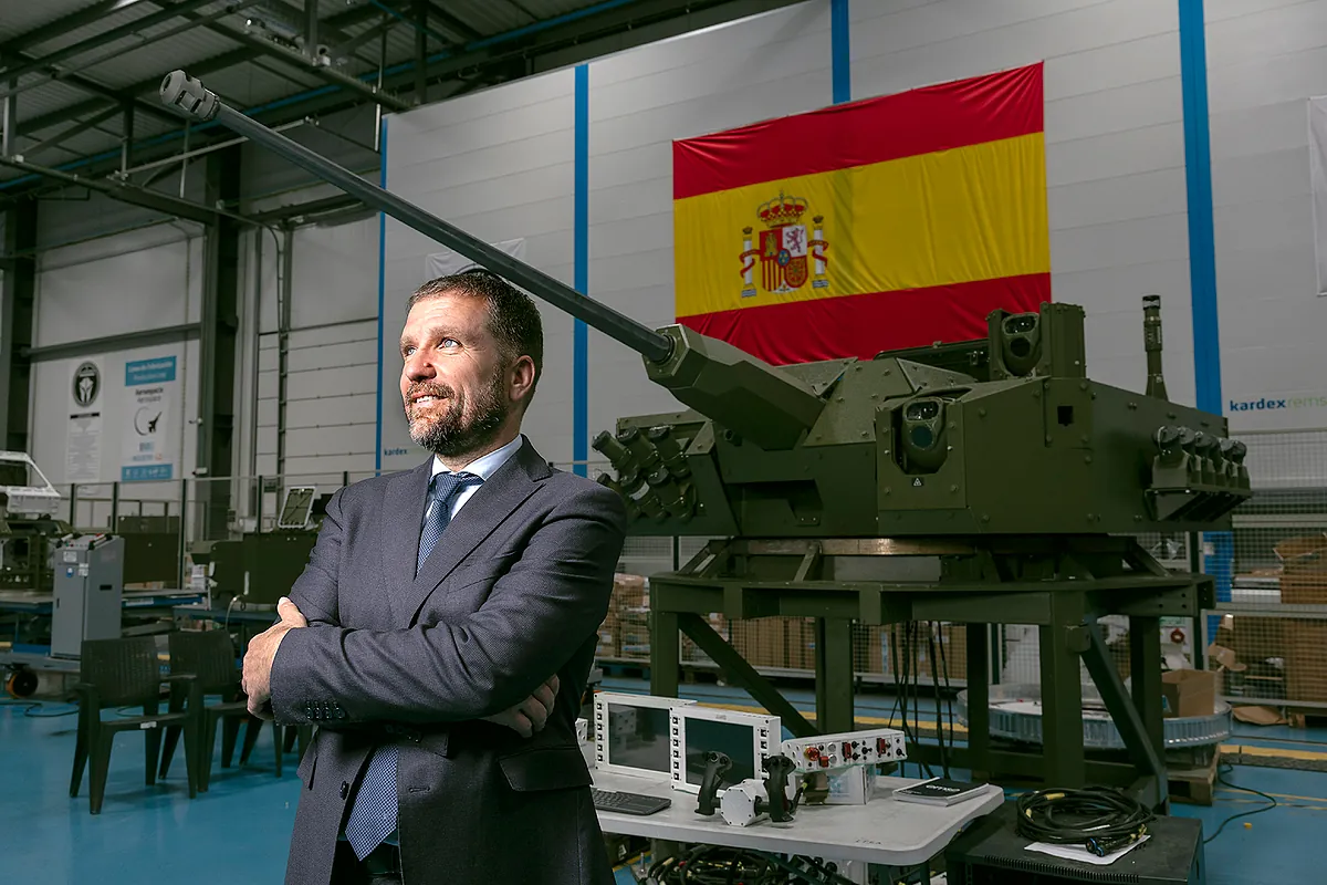 Javier Escribano prepara entrar en la comisión ejecutiva de Indra para defender su 14% del capital mientras lo mantenga