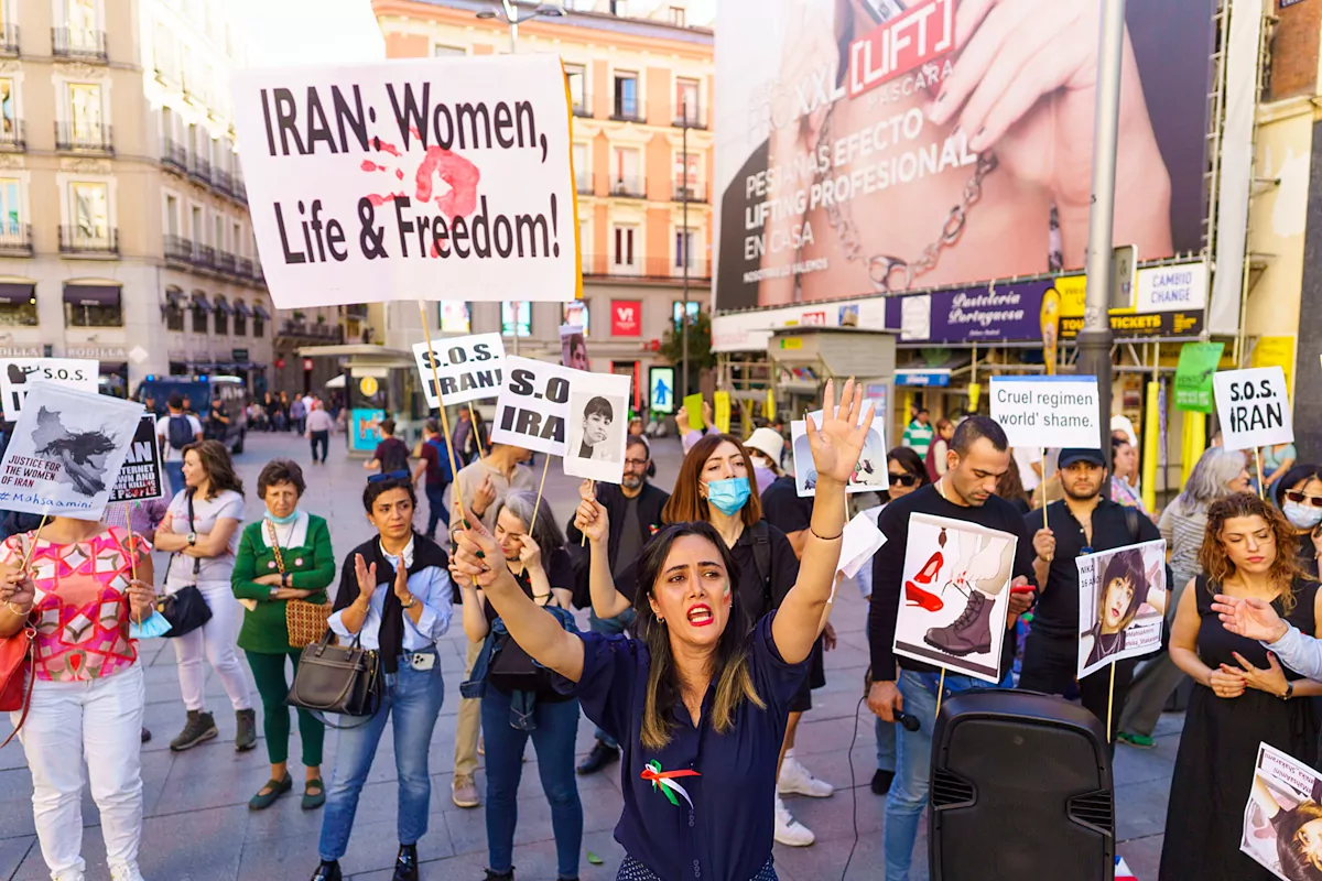 Las iraníes critican la tibieza del Gobierno contra el hiyab forzoso |  España