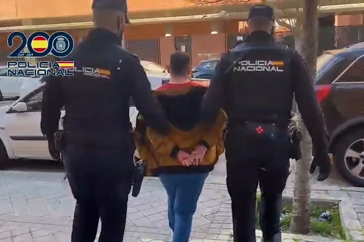 Así vivía el detenido el detenido por ciberacoso sexual a niñas: entre excrementos y encerrado