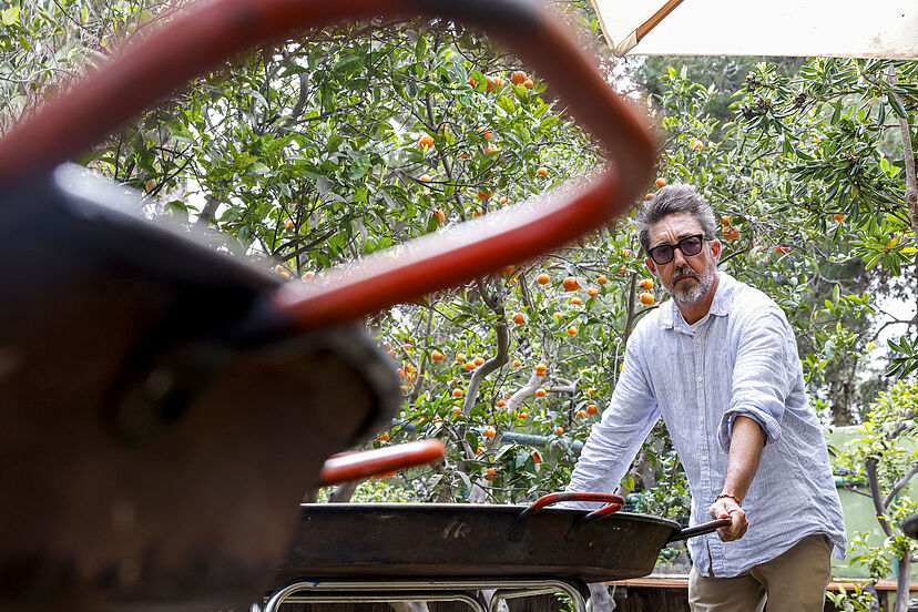 Edu Torres, el arrocero que con una mochila y una rasqueta viaja