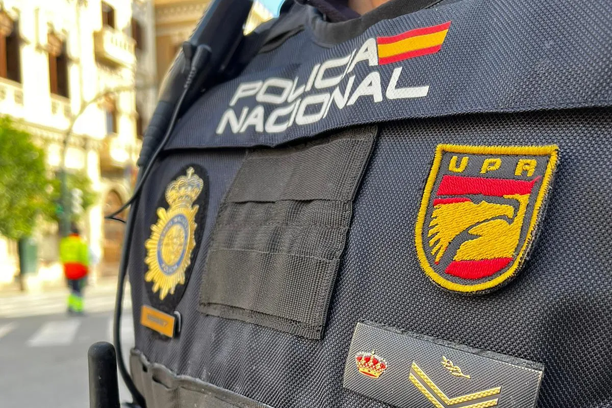 La Policía Nacional detiene a un hombre tras grabar a cerca de 100 mujeres en probadores de ropa en Sevilla