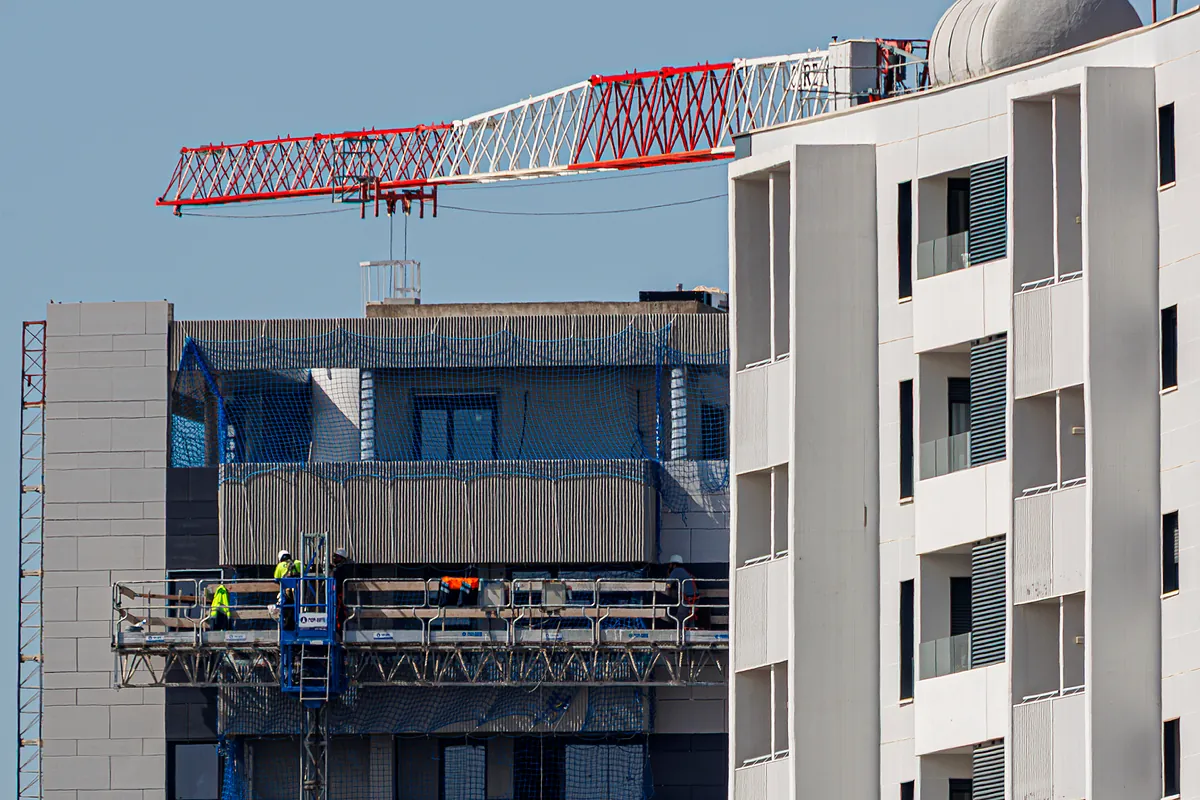 Imposible comprarse un piso: la banca encarecerá más las hipotecas en un mercado de precios disparados hasta, al menos, 2027