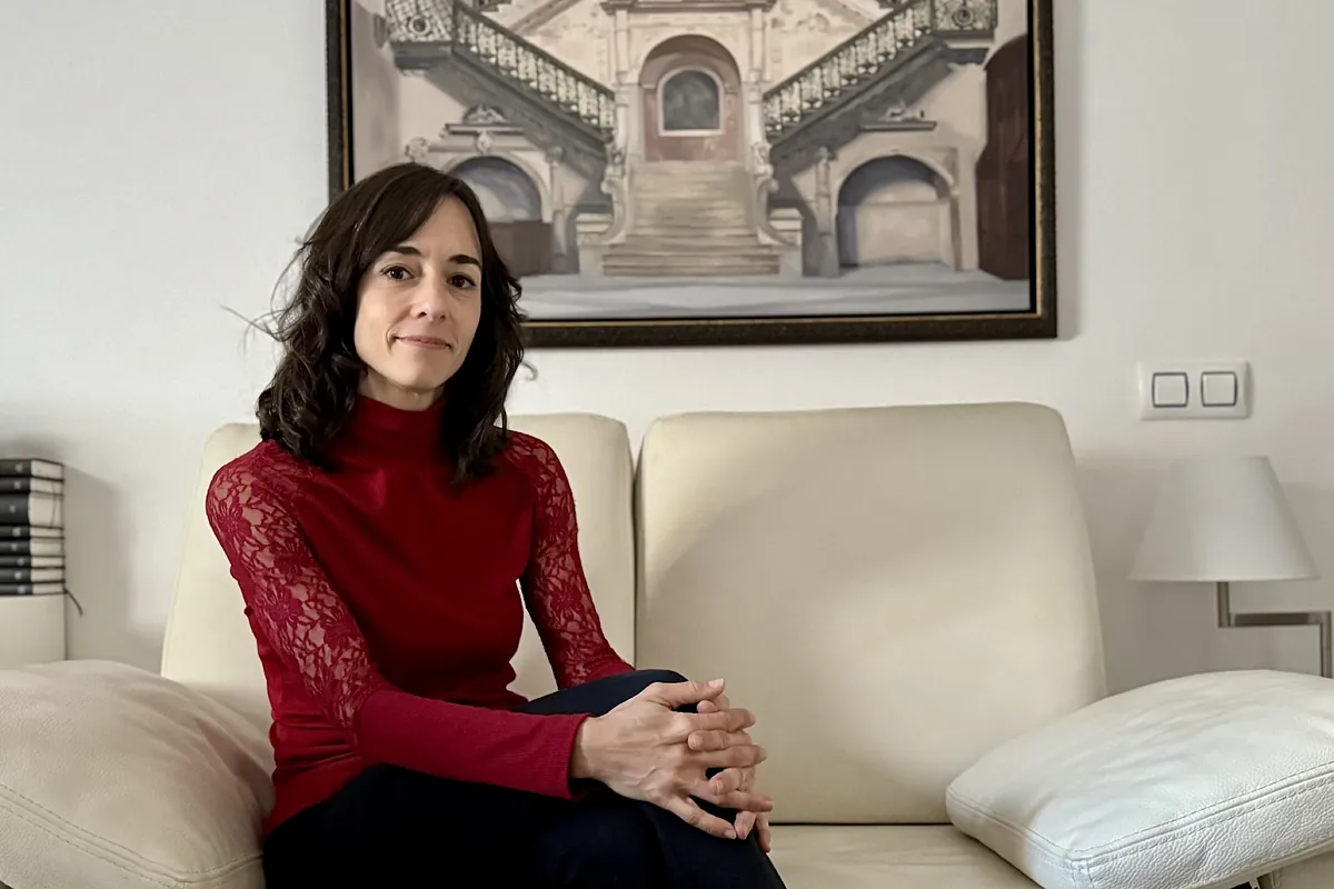 Carmen González Castro desvela la expresión del cuerpo humano en las pinturas que expone en la galería Claudia González de Madrid