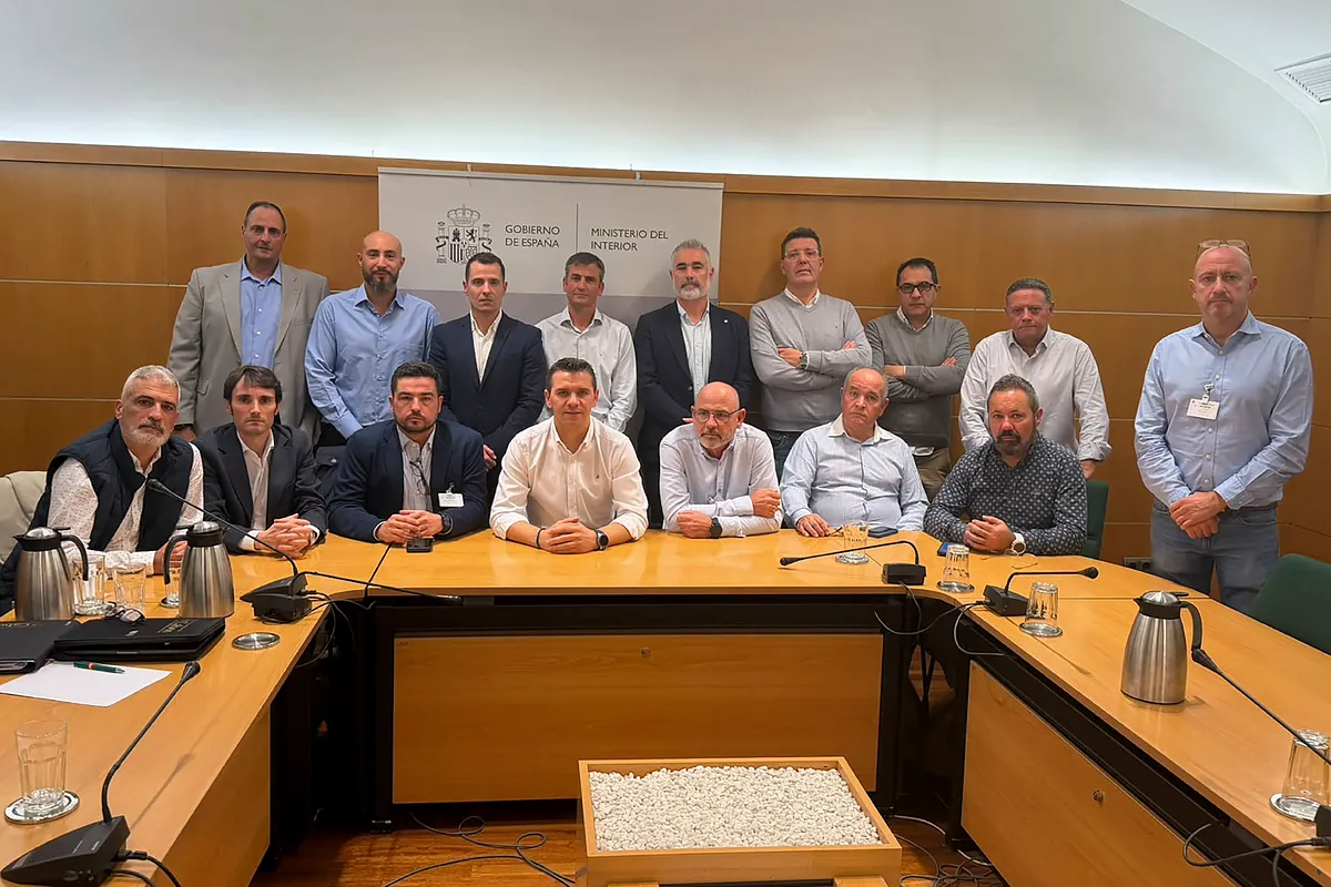 Policías y guardias civiles se encierran en Interior tras paralizarse la negociación sobre su jubilación