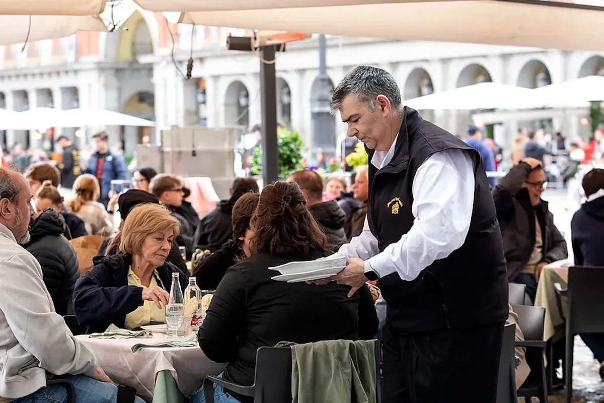 España marca récord con 21.882.147 empleos, al sumar 211.510, un alza histórica en marzo